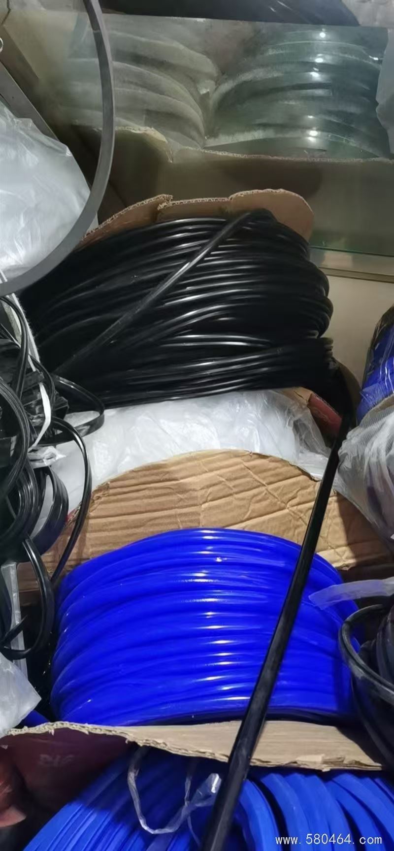 軟包炕圍子，防盜門。定做紗窗，維修門窗。